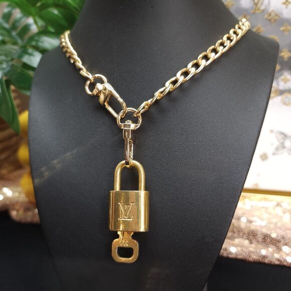 Authentic Louis Vuitton Lock And Key With Unbranded Chain #300 - Picture 4 of 10